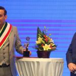 اهدای نشان کارآفرین برتر به مدیرعامل هلدینگ آرین سازه ، مسعود عبدی
